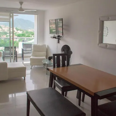 Central And Comfortable Santa Marta Apartment